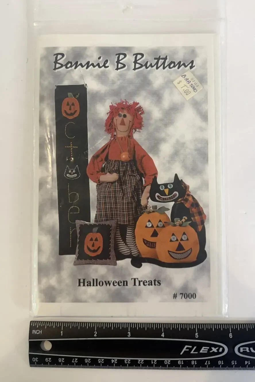 Bonnie B Buttons Halloween Treats #7000 Sewing Pattern Pumpkins Fall Cat Ragdoll